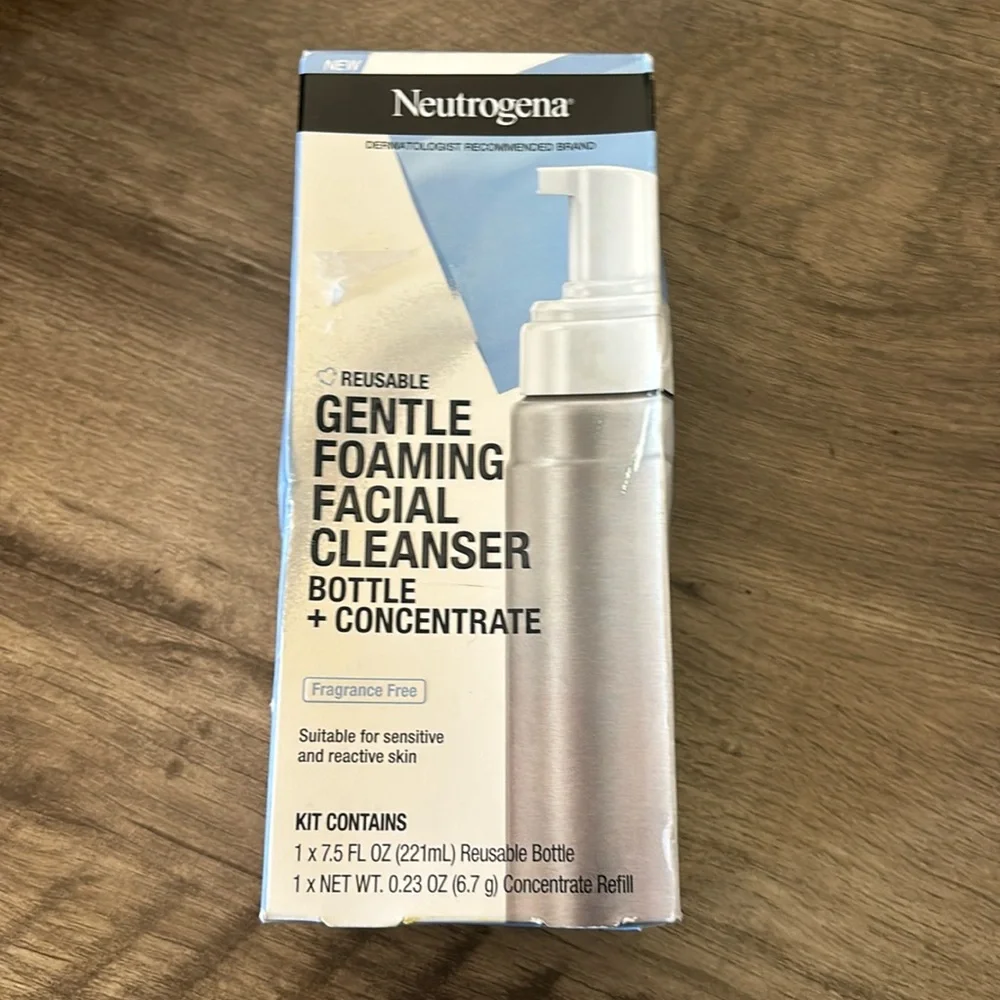 NWT Neutrogena gentle foaming facial cleanser